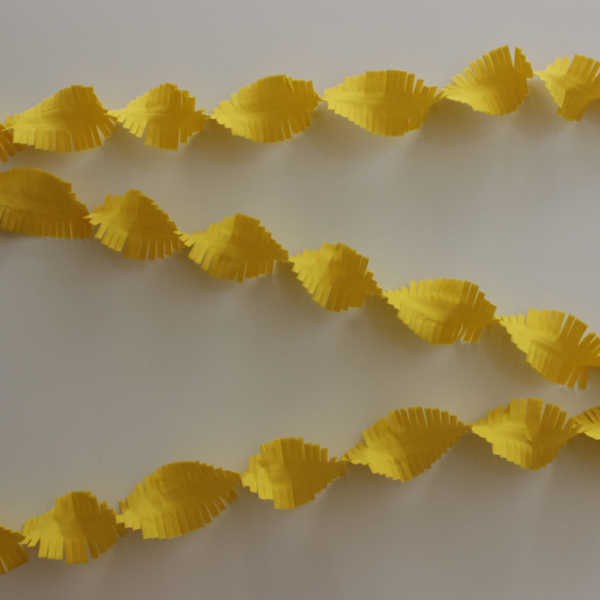 Crepe Garland 24m flame retardant yellow - Image 3