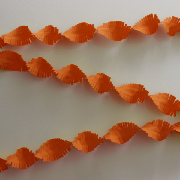 Crepe Garland 24m flame retardant orange - Image 3