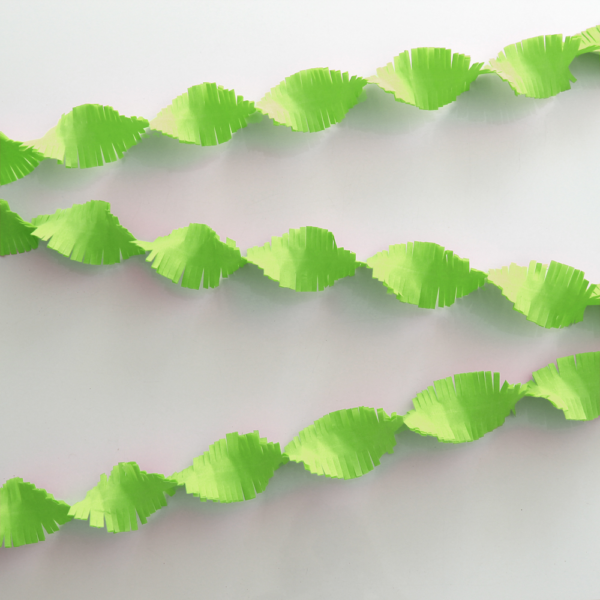 Crepe Garland 24m flame retardant apple green - Image 2